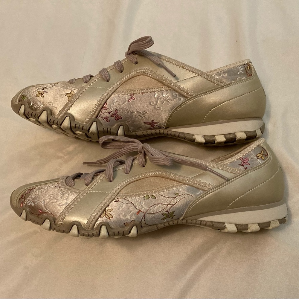 New Floral SKECHERS Metallic Waterlily Lace Ups - Picture 2 of 14